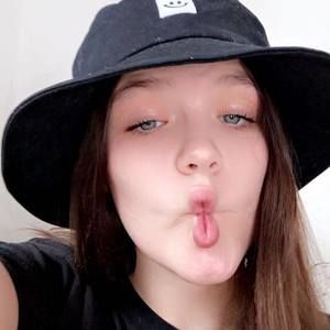 Meet your Posher, Angeliena